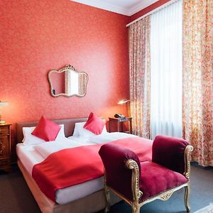 Das Kleine Hotel